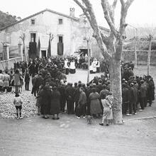 El poble reunit a la plaça de la Font, 1928