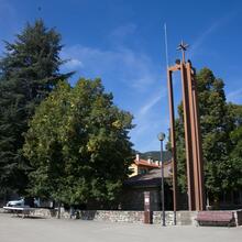 Església nova de Sant Pau de Segúries, beneïda el 1971 al centre del poble