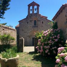 Església romànica de Sant Pere Cercada, amb el cimbori, enmig del bosc