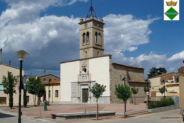 Bescanó. Església parroquial de Sant Llorenç, vista general. Safareix i bugadera