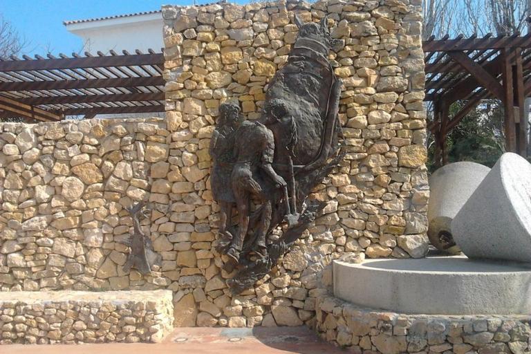 Calafell. Monument a pagesia calafellenca