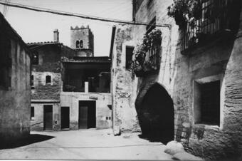 Plaçeta davant de la Casa de la Vila