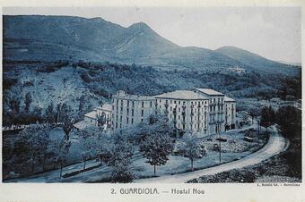 <p>Com es pot veure s’han aixecat dues plantes en els edificis de la Fonda Llobregat i de Cal Baraut. <em>Postal. Clixé de Louis Roisin</em></p> RUTA HISTÒRIES DE GUARDIOLA DE BERGUEDÀ