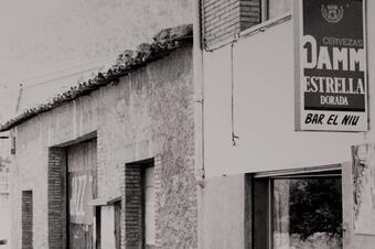 Aquest era l'espai a on s'instal·lava la terrassa de la Fonda Arderiu. La placeta any 1988