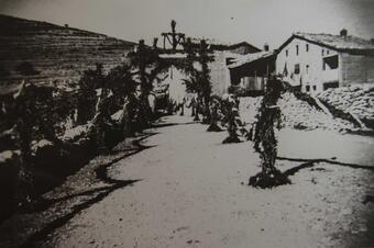 Aquest era l'espai a on s'instal·lava la terrassa de la Fonda Arderiu. La placeta any 1988