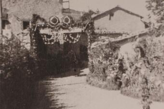 Aquest era l'espai a on s'instal·lava la terrassa de la Fonda Arderiu. La placeta any 1988