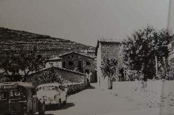 Aquest era l'espai a on s'instal·lava la terrassa de la Fonda Arderiu. La placeta any 1988