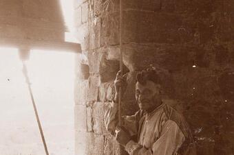 En Jaumetó, el campaner, a dalt del campanar de Sant Pere el 1927.