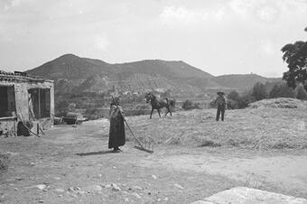L'era de Cal Rosich, amb el rasclet i el cavall, 1934.