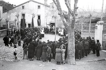 Retrat col·lectiu a la plaça de la Font, 1928.