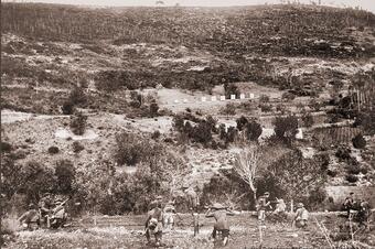 <p>Campament militar de Mas d'Enric (creat el 1929): pràctiques de tir.</p> Memòria en ruta al Catllar – Campament militar de Mas d'Enric (creat el 1929): pràctiques de tir