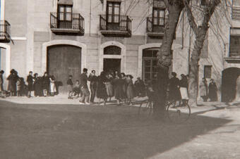Memòria en ruta al Catllar – Ballada de sardanes al carrer, per Sant Pere, anys 40