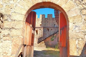 Portal oest del castell de Farners, Santa Coloma de Farners