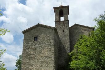 Foto: Scs1978, CC BY-SA 3.0, via Wikimedia Commons Santuari de Santa Margarida de Vinyoles amb el campanar, les Llosses