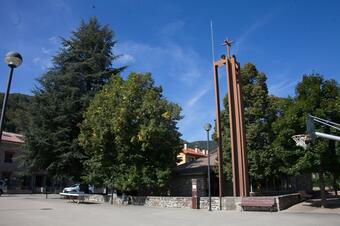 Església nova de Sant Pau de Segúries, beneïda el 1971 al centre del poble