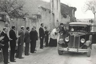 <p>19 de novembre de 1950. Arribada del cardenal Arriba y Castro.</p> Memòria en ruta al Catllar – Arribada del cardenal Arriba y Castro, 19 de novembre de 1950