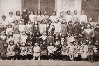 Memòria en ruta al Catllar – Grup escolar de nenes, 1911