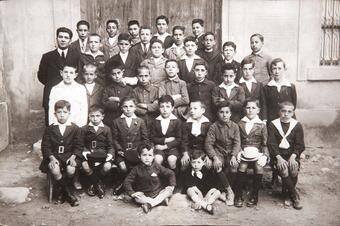Memòria en ruta al Catllar – Grup escolar amb el mestre Sr. Cañas, 1923-1924