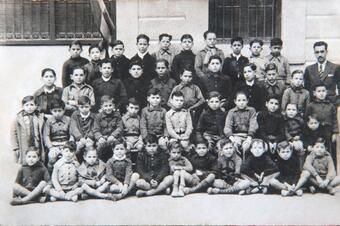 Memòria en ruta al Catllar – Grup escolar amb el mestre Sr. Ruiz, 1941