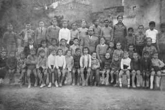 Memòria en ruta al Catllar – Grup escolar amb el mestre Sr. Duran, 1935