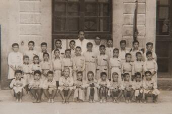 Memòria en ruta al Catllar – Grup escolar de nens amb el mestre Sr. Secall, 1954