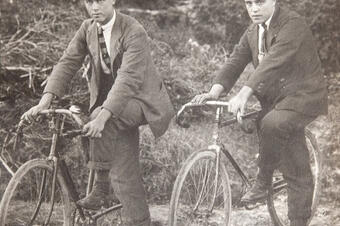 <p>1924. Afeccionats a la bicicleta.</p> Memòria en ruta al Catllar – Afeccionats a la bicicleta, 1924