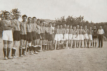 <p>1950. Partit entre veterans i l'equip del moment.</p> Memòria en ruta al Catllar – Partit entre veterans i l'equip del moment, 1950