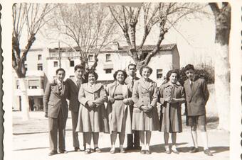 Memòria en ruta al Catllar – Grup de veïns a la carretera, 1952