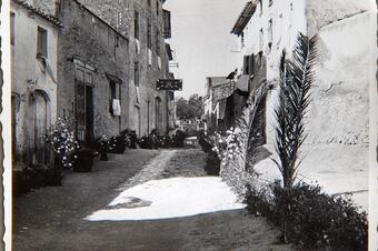 Memòria en ruta al Catllar – Part alta del carrer de França guarnida, 1952
