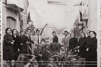 Memòria en ruta al Catllar – La font feta per a l'ocasió al carrer Prat de la Riba, 1952
