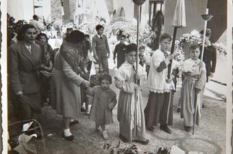 Memòria en ruta al Catllar – La processó de Fàtima pel carrer Major, 1952
