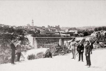 Memòria en ruta al Catllar – Autoritats i treballadors a les obres del pont, 1926