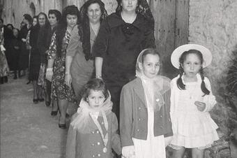 Memòria en ruta al Catllar – Processó pels carrers de la vila, 1960