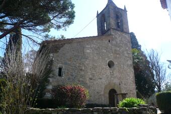 <p>Foto: pere prlpz, CC BY-SA 3.0, via Wikimedia Commons</p> L'església de Sant Miquel de Pineda, a la vall alta d'Hostoles