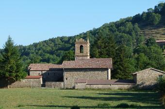 Antiga església de Sant Pau Vell, temple barroc aïllat a l'est del poble