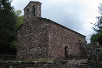 <p>Foto: Enfo, CC BY-SA 3.0, via Wikimedia Commons</p> Sant Vicenç de Rus, Castellar de n'Hug