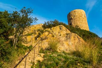 Ruta " Font Picant-Torre Ametller pel castell de Burriac". Cabrera de Mar.