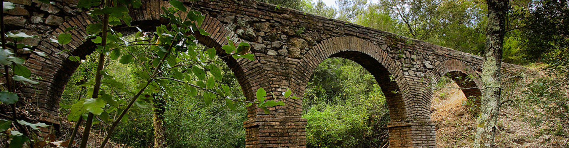 Aqüeductes a Can Vilallonga. Gavarres.