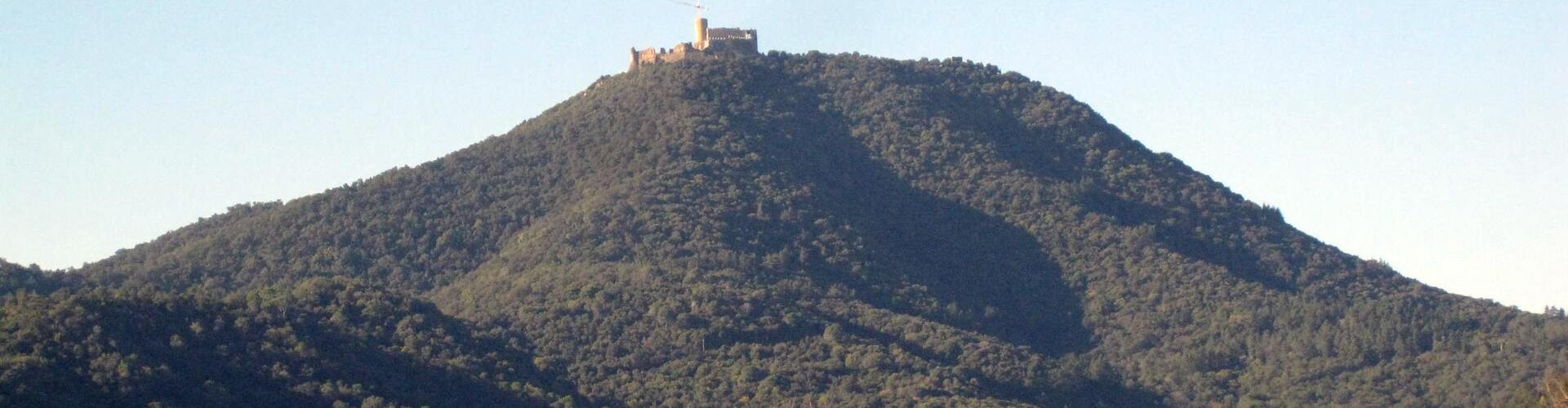Turó i castell de Montsoriu vistos des de Can Gall, Arbúcies