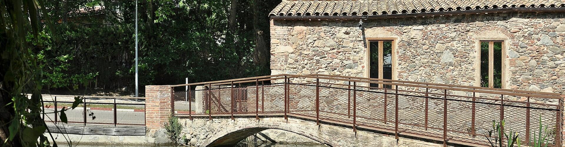La Farga del Roquer i la bassa vora la riera, Arbúcies